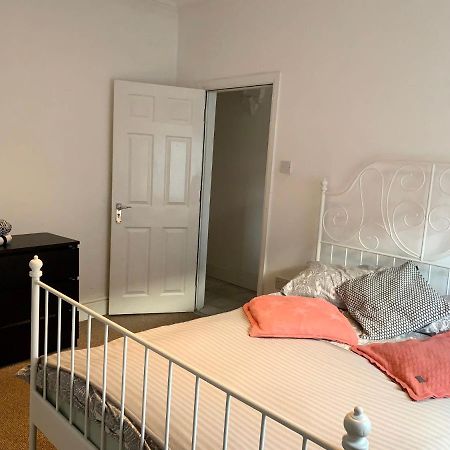 Beautiful Home, 3 Bedroom House Near Alton Towers, Wedgwood Museum, Universities Newcastle-under-Lyme Eksteriør billede