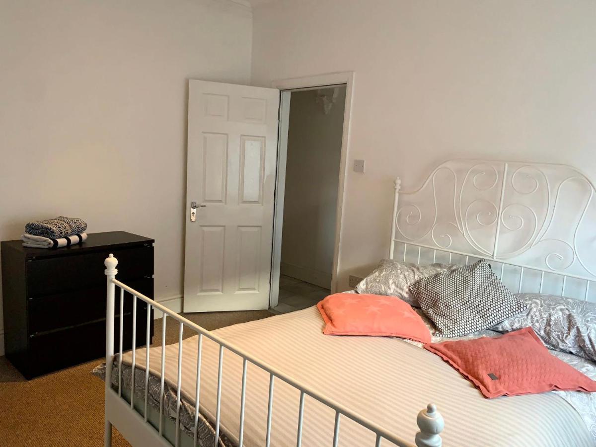 Beautiful Home, 3 Bedroom House Near Alton Towers, Wedgwood Museum, Universities Newcastle-under-Lyme Eksteriør billede