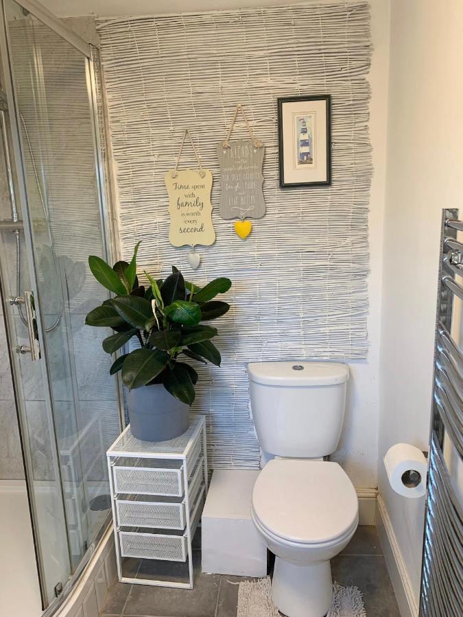 Beautiful Home, 3 Bedroom House Near Alton Towers, Wedgwood Museum, Universities Newcastle-under-Lyme Eksteriør billede