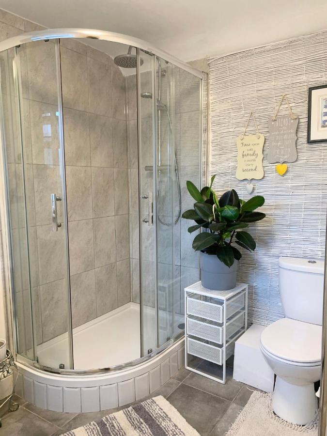 Beautiful Home, 3 Bedroom House Near Alton Towers, Wedgwood Museum, Universities Newcastle-under-Lyme Eksteriør billede