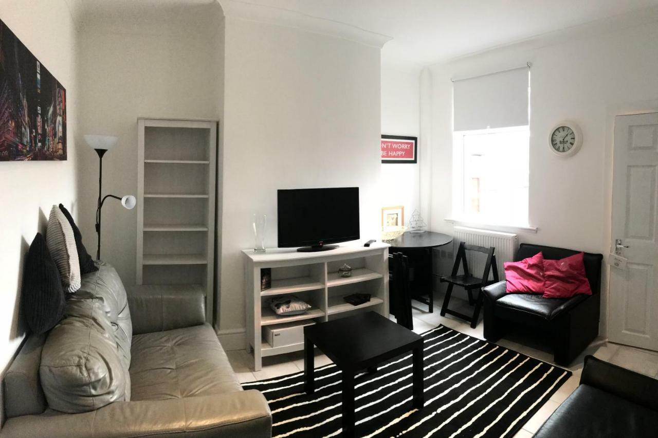 Beautiful Home, 3 Bedroom House Near Alton Towers, Wedgwood Museum, Universities Newcastle-under-Lyme Eksteriør billede