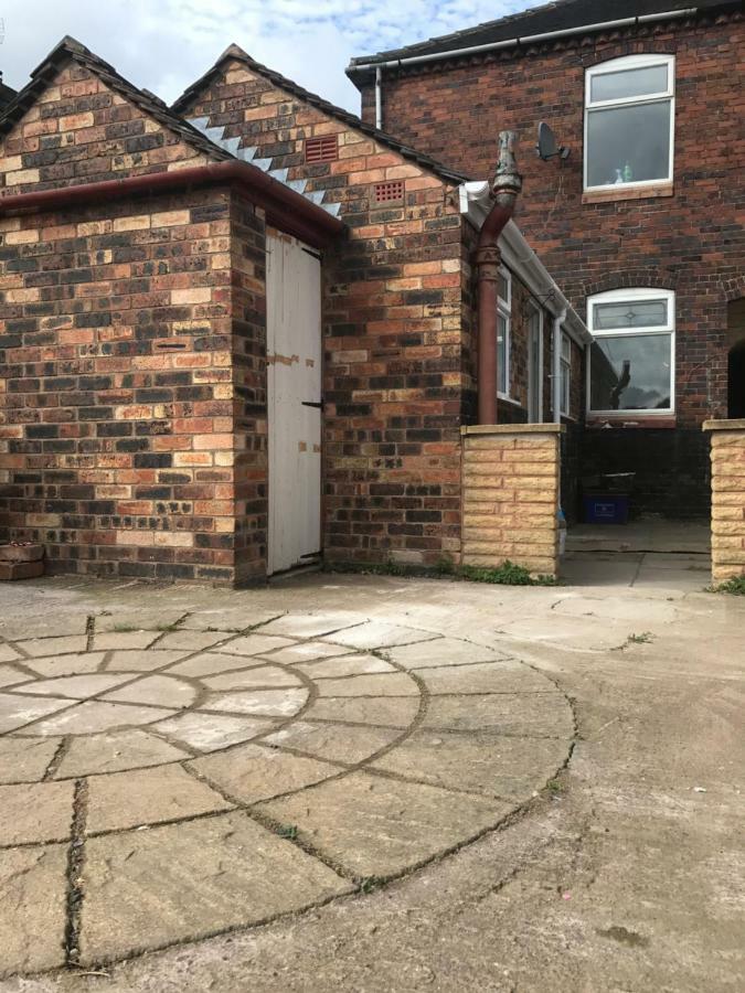Beautiful Home, 3 Bedroom House Near Alton Towers, Wedgwood Museum, Universities Newcastle-under-Lyme Eksteriør billede
